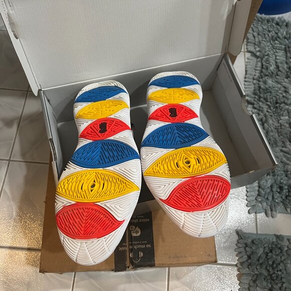 Nike Kyrie 5 Friends Like New Size 11
